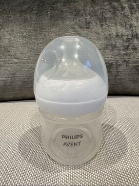 Philips Avent 4-oz Natural Anti-Colic Baby Bottle, size 2 Nipple